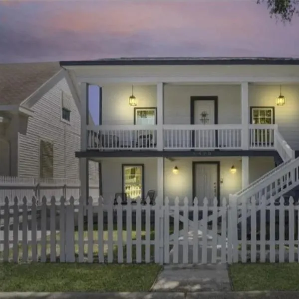 The Lambo Beach Cozy Retreat 2BR 2BA, Near UTMB & Cruise Port, hotel a Galveston