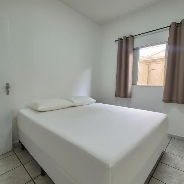 Casa aprox 3 min Madrecor, 6 min Parque Sabia, 9 min UFU