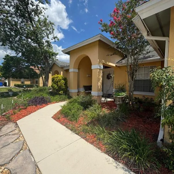 Conveniently Located Cozy Home, hotel sa Orlando