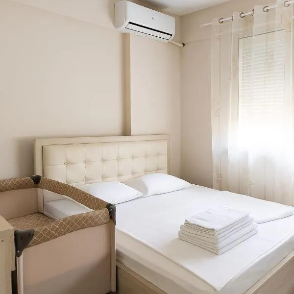 Terminal apartment- near North and South Terminal, hotel in Bregu i Lumit