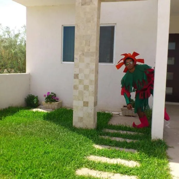 Casa completa y equipada 4 habitaciones 6 camas asador y juguetes para niños A 10 minutos de parques industriales, clínicas 71 y 16 del IMSS y del ISSSTE, hotel in Torreón