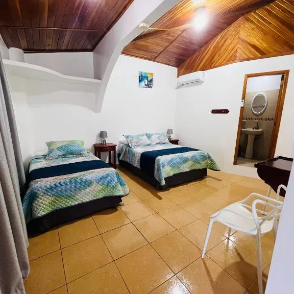 Hostal Neptuno - Poseidon, hotel in Puerto Villamil
