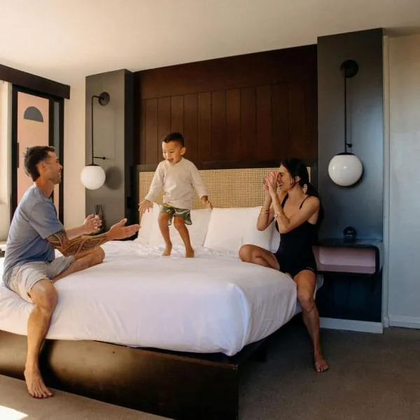 Hotel Renew, khách sạn ở Honolulu