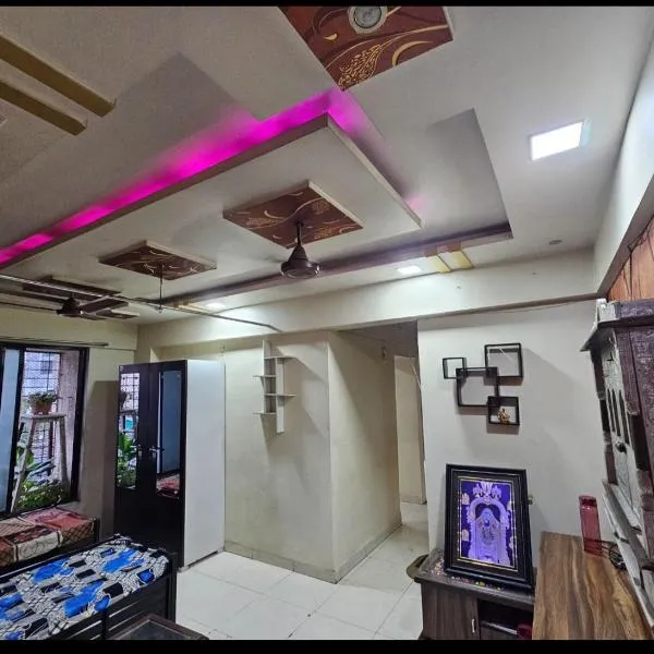 Ac Bed Apartment And breakfast At ovale naka Thane west, hotel di Thane