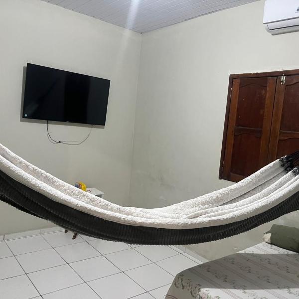 Casa grande Com 2 quartos e 2 suítes