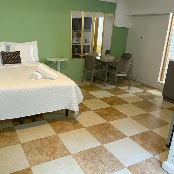 CH 1003 Cozy studio in amazing Manatí with AC, WiFi, Pool、マナティのホテル