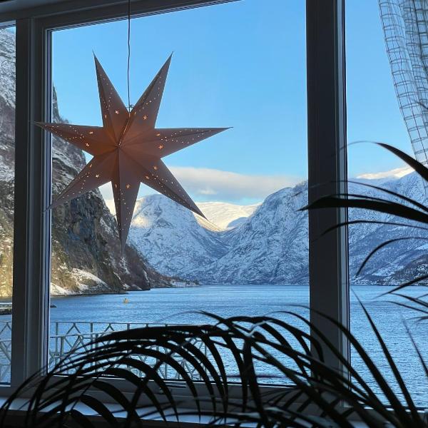 Svingen Guesthouse - Panoramic Fjord Views in Flåm