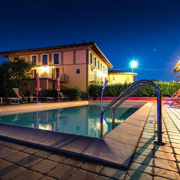 Agriturismo Bianconiglio, מלון במונפורטה ד'אלבה
