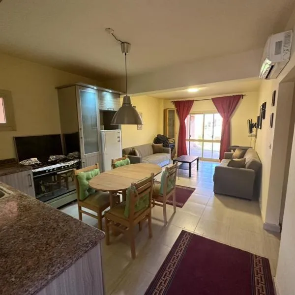 2 Bedroom Chalet pool& sea view just steps from the sea fanar de luna ain sokhna, hotel in Ain Sokhna