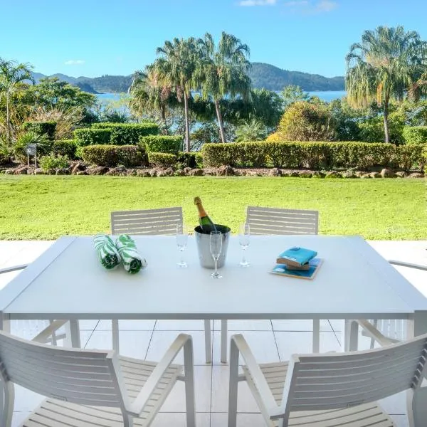 Lagoon Beachfront Lodge 005 on Hamilton Island by HamoRent, khách sạn ở Đảo Hamilton