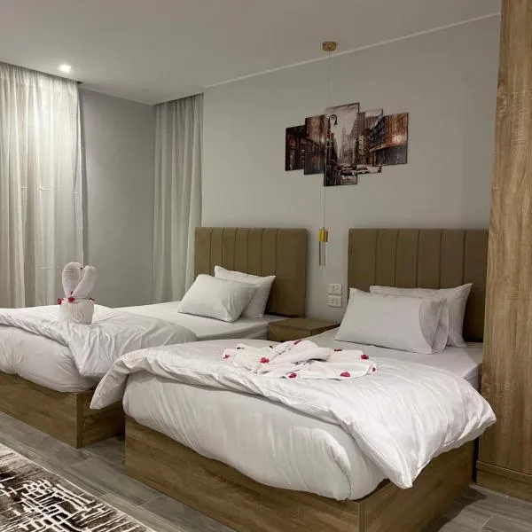 Saloumy pyramids hotel, hotel in Nazlat as Sammān