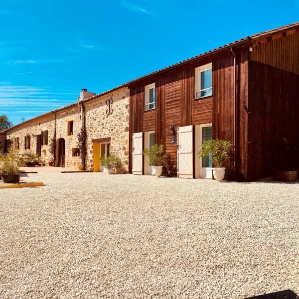 4-Star Tourism Rated Holiday Home, 6 Bedrooms, with Air Con & Private Heated 10x4M Salt Water Pool - 40 Mins from Bergerac, hotel in Capdrot