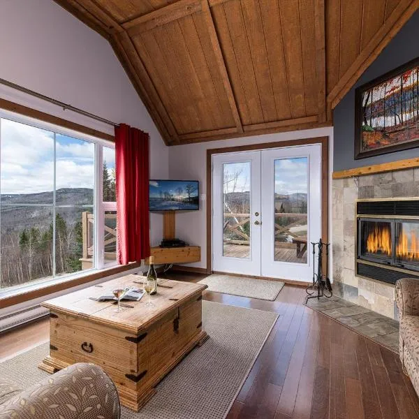 Condo 120H - Nature Retreat with River Views, hotell sihtkohas Petite-Rivière-Saint-François