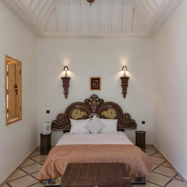 Eden Suites, hotel in El Oulja