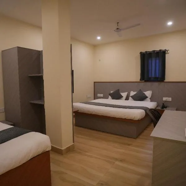Hotel Aroma, khách sạn ở Prayagraj