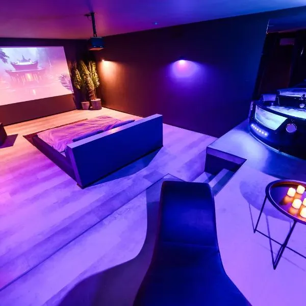 Jacuzzi Cinema Shibui 5, hotel en Kaunas