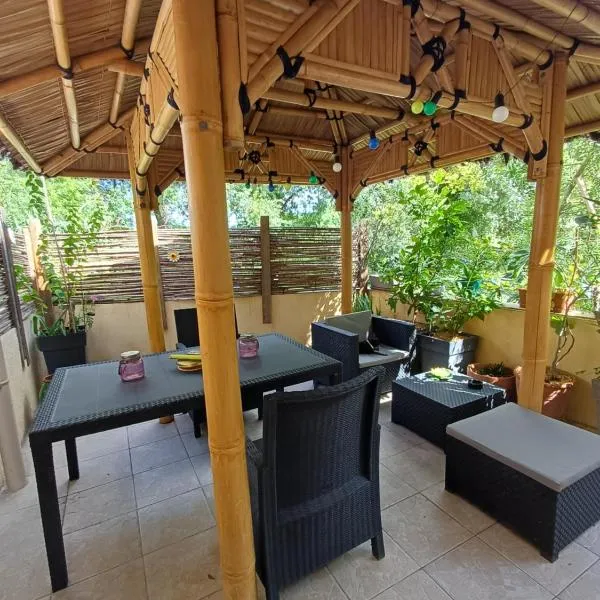 Studette cosy 10m2, Terrasse 18m2, Grande Piscine et Parking privé, viešbutis mieste Quissac