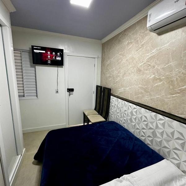 Loft Lux SM Chapecó | Compacto e Aconchegante com Ar, Cozinha e Smart TV - Foto 3