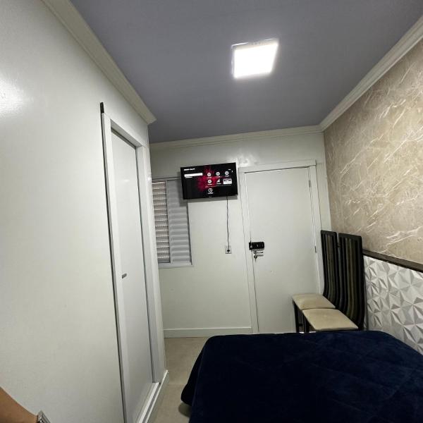 Loft Lux SM Chapecó | Compacto e Aconchegante com Ar, Cozinha e Smart TV - Foto 4