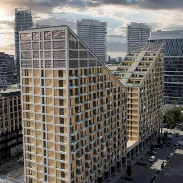 1,5 room AC apartment, balcony,new building, Downtown, Old City, готель у місті Nivy