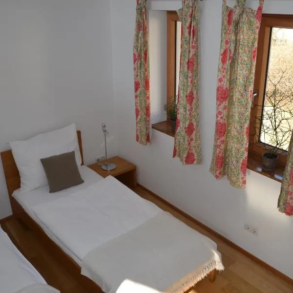 Wein + Bett Wiedeck, hotel v destinaci Stetten