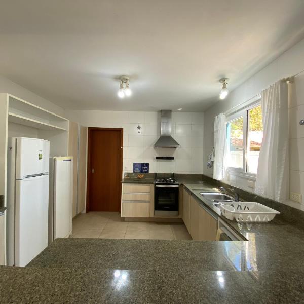 Casa Mar Alto, casa compartilhada com vibe de hostel a poucos passos da Praia Morro das Pedras em Florianópolis - Foto 5
