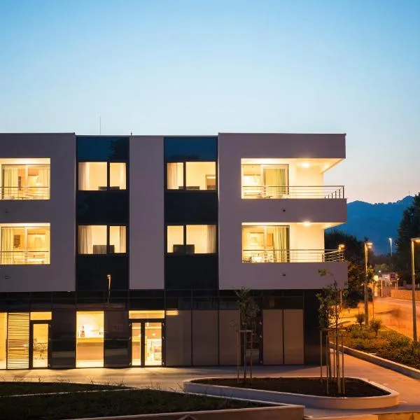 Maistra Select Srebreno Premium Apartments, hotel in Srebreno