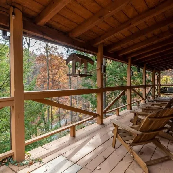 Outdoors Sleeps7 Family Getaway Fun Arcade Villa, Hotel in Rockbridge
