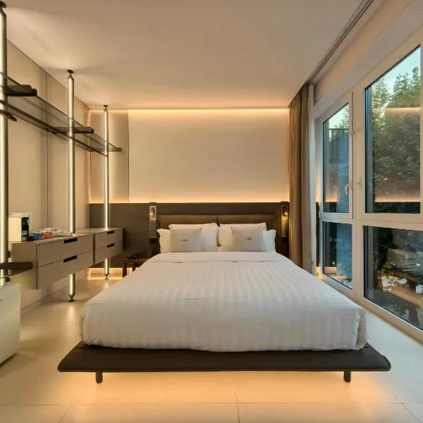 Amona by Comorooms, hotel em Como