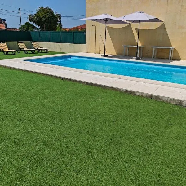 GuestHouse Relax & Pool, hotel di Esmoriz