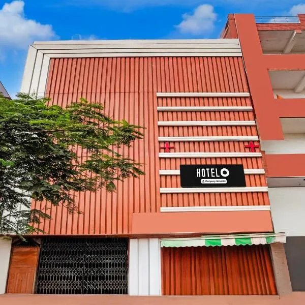 Hotel O Sector 121 Gaur City Mall Noida Formerly Royal FNG, hotel in Indirapuram