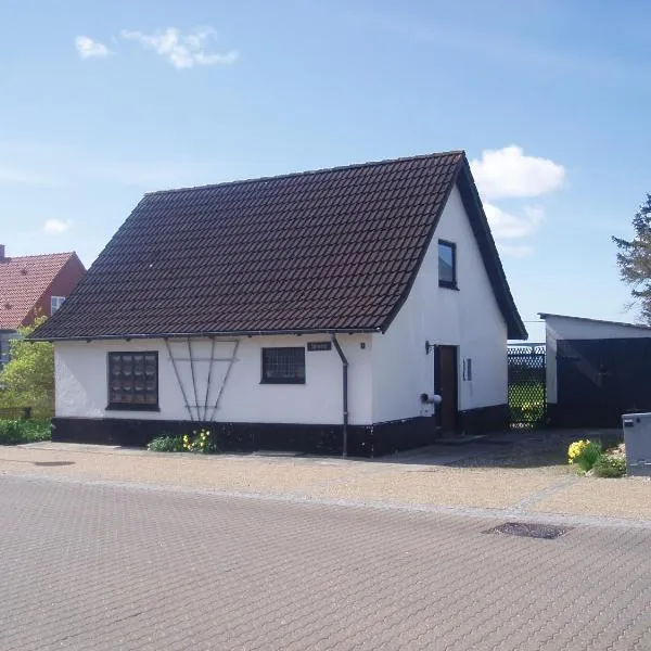 Strandhuset Holiday Home, hotel di Glyngøre