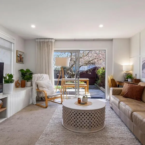 Charming Central Stay - Cosy Comfort and Free Parking, hotel in Christchurch