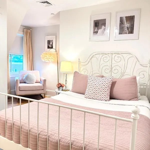 College Hill 2BR, Walk to Brown & RISD, Free Parking, hotel em Providence