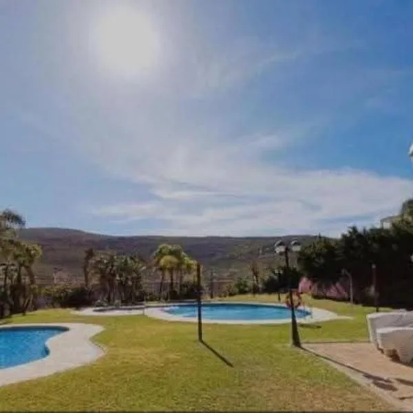Apartamento con jardin, hotel in La Línea de la Concepción