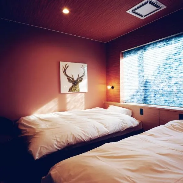 地元酒屋が手がける一棟貸し宿 -霧ノ音-, מלון בקושירו