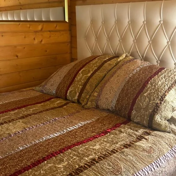 Cozy retreat near Barcelona,Tranquility and undeniable charm, hotel en Castelldefels