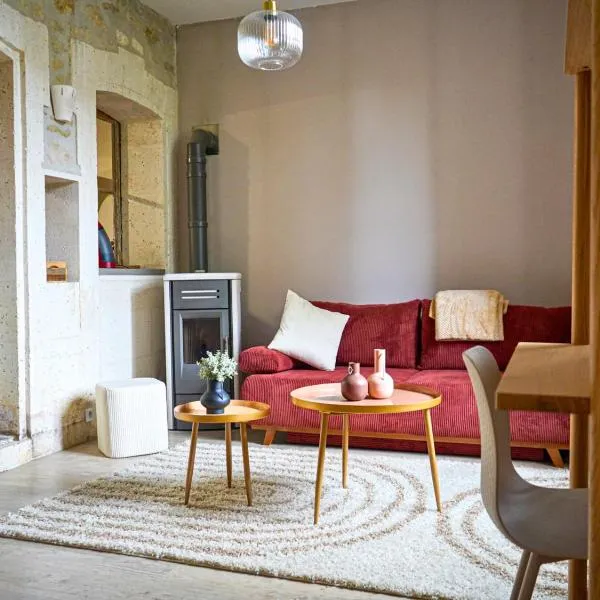 Idéal pour couple, famille&pros - jusqu'à 6 pers - Classé 2 étoiles - Baignoire Balnéo - Espace de travail dédié - A 10min de la gare SNCF, du centre ville d'Angoulême, et du Musée de la BD - Parking privé et gratuit - Wifi gratuit, hôtel à Angoulême