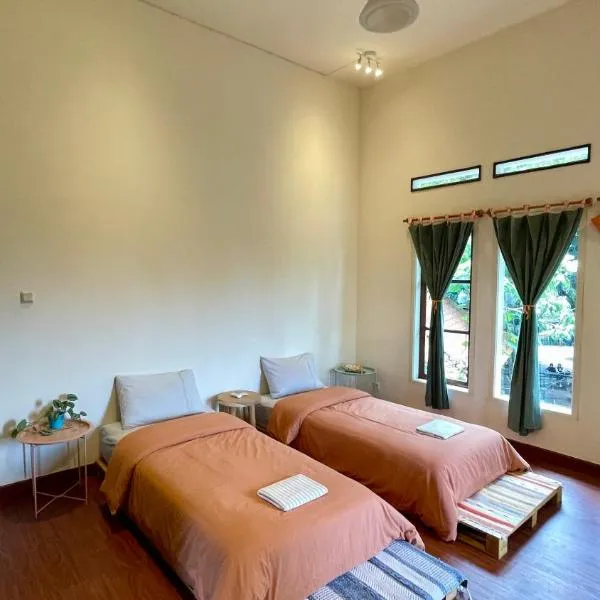 MiTS Youth Hostel, hotel in Bandung