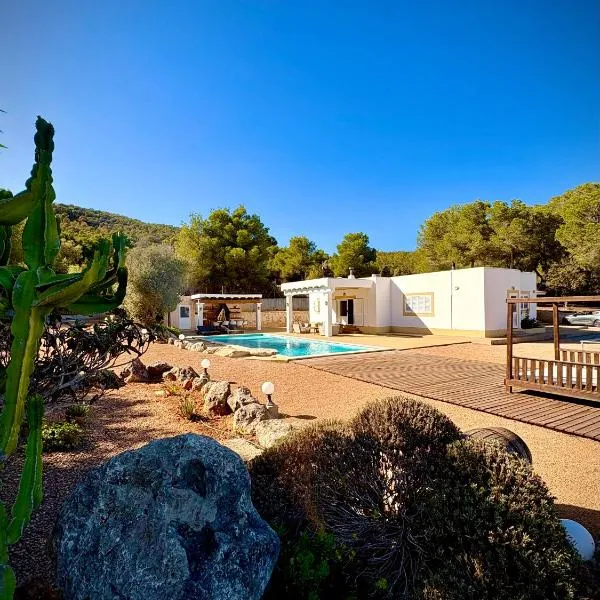 Amazing Finca With Pool & Forest - 4BR - Walk to UNVRS and AMNESIA, hotel in San Antonio