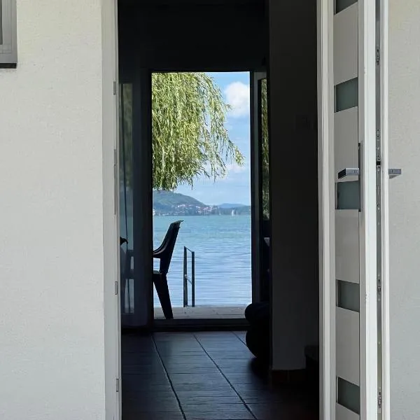 BALATON A KERTBEN - BALATON IN THE GARDEN - Beachfront houses with beautiful view, private beach, hotel in Balatonfenyves
