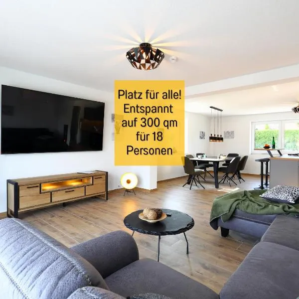 Northeim में, होटल Ferienhaus Höckelheim- 300qm - 3 Wohnungen - 12 Zimmer - bis 18 Gäste - Kleinkinder reisen gratis - für Familien und Gruppen - Küchen mit Spülmaschine Backofen, Mikrowelle - Smart-TV - WLAN - Fußbodenheizung, Klimaanlage & Raffstores - nähe Göttingen