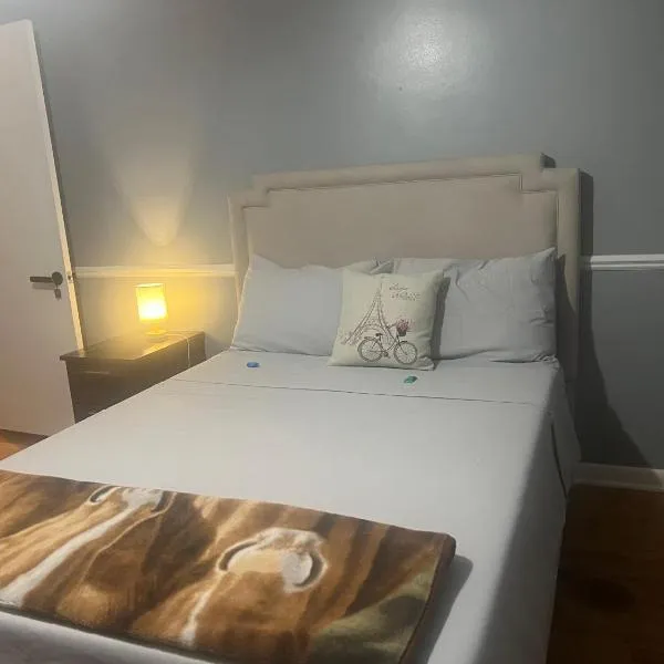 Cozy Space in Central Location, hotel in Greendale