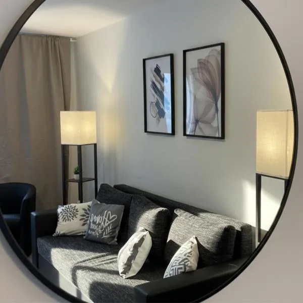 Spacious Apartment with Balcony - nearby Schlosspark - APOLONIAliving, hotel v destinaci Karlsruhe