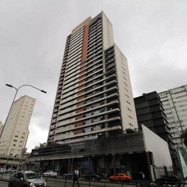 Prédio em frente ao shopping Estação