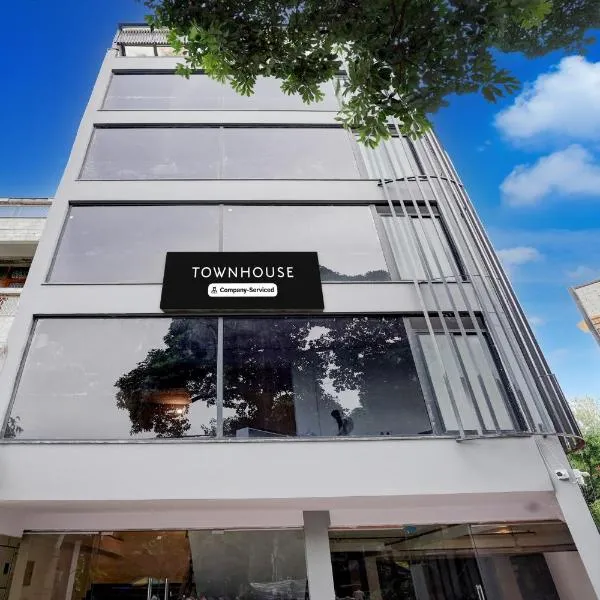 Townhouse Preet Vihar Metro Station, hotel in New Delhi