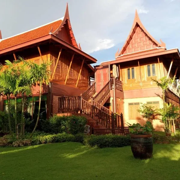 เรือนไทยพราวพิมาน Proudpiman Thai House, hotel en Ban Bang Toei (1)