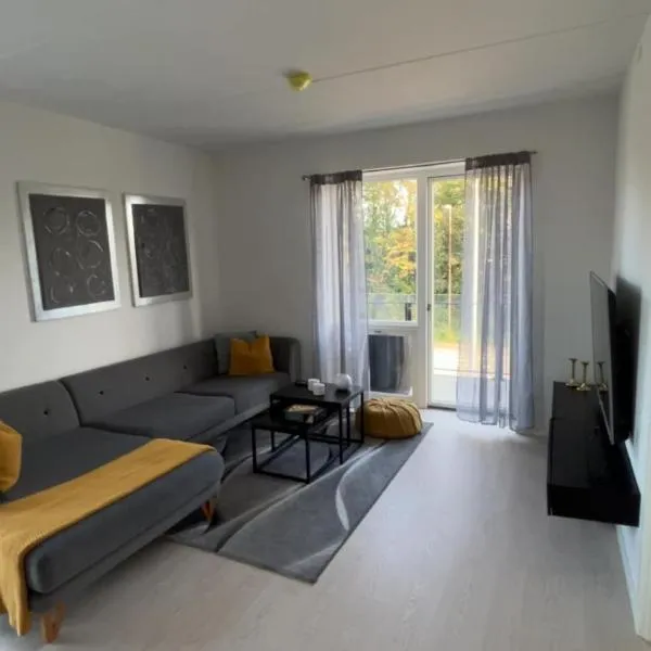 Bright and modern apartment with balcony close to Aarhus C, hotel in Aarhus