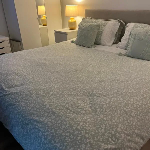 Basement studio apartment, hotel in Ballina
