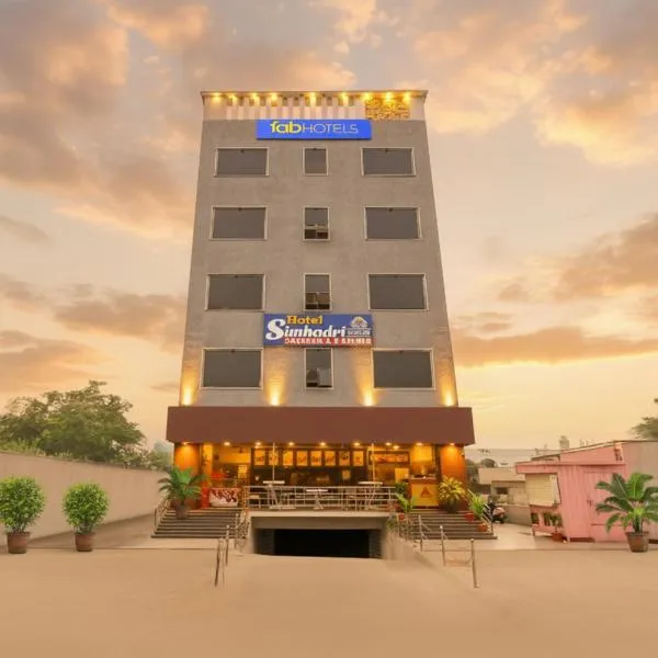 FabHotel Simhadri Grand-Nr Khammam Railway Station, hotel in Khammam